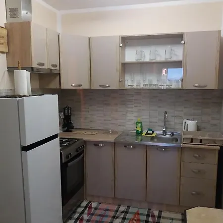 아파트 Apartman 3 *